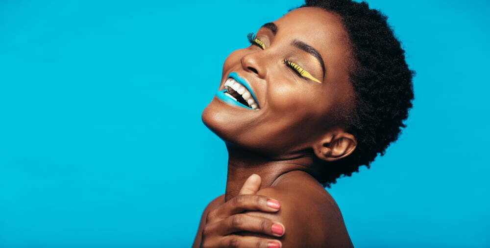 Fim das máscaras dispara uso de cosméticos