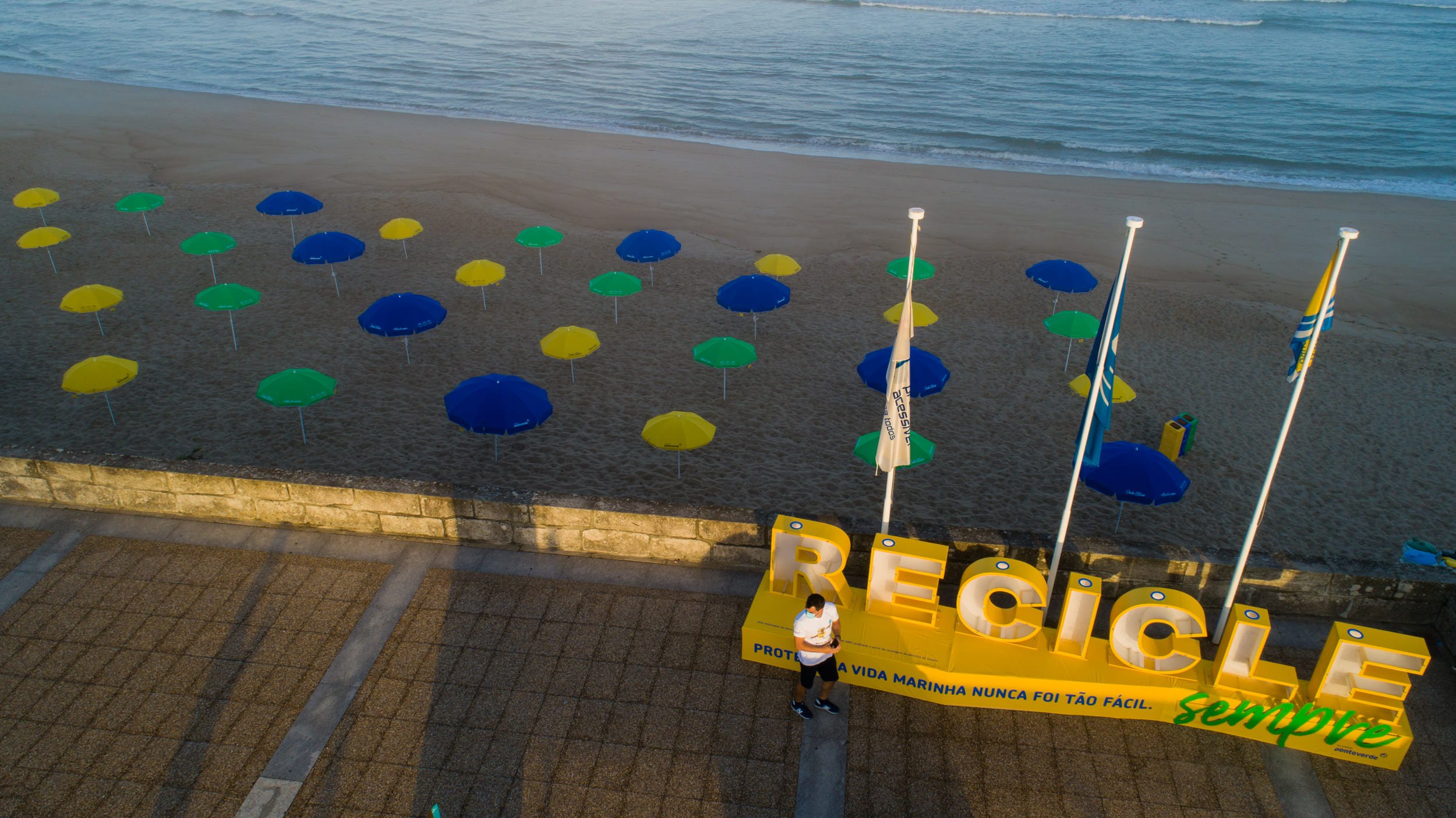 Sociedade Ponto Verde leva reciclagem à praia