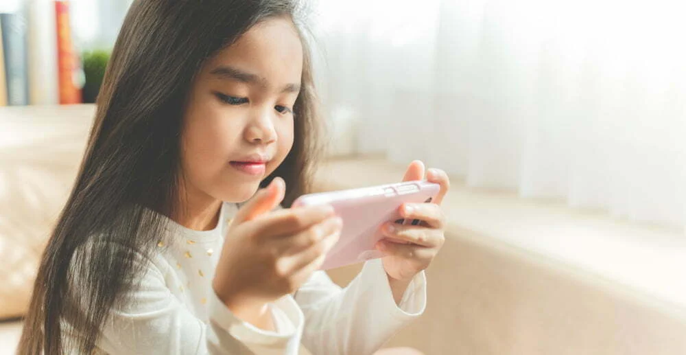 Metade das crianças portuguesas recebem o primeiro telemóvel aos 10 anos