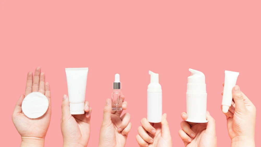 Beleza híbrida ganha terreno e junta skincare e maquilhagem numa só rotina