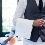 Branded Content - empregado com toalha