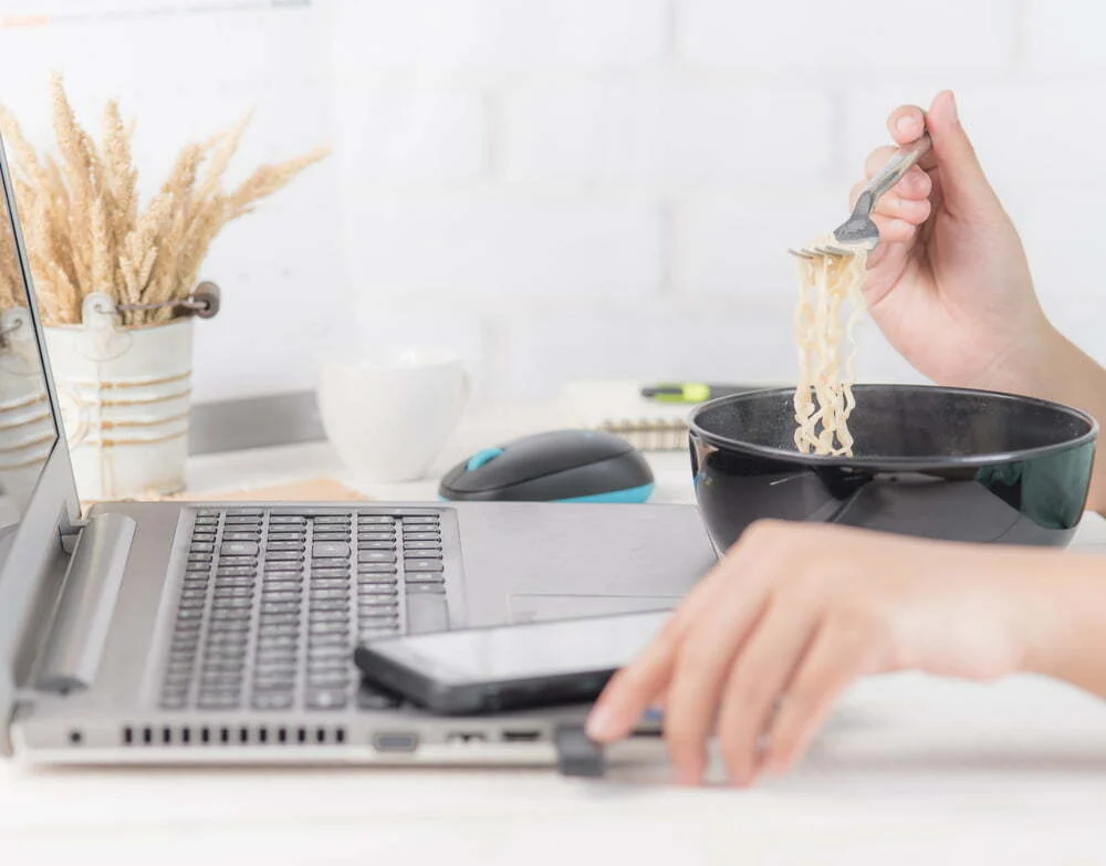 Teletrabalho permanente muda ocasiões de almoço para a casa