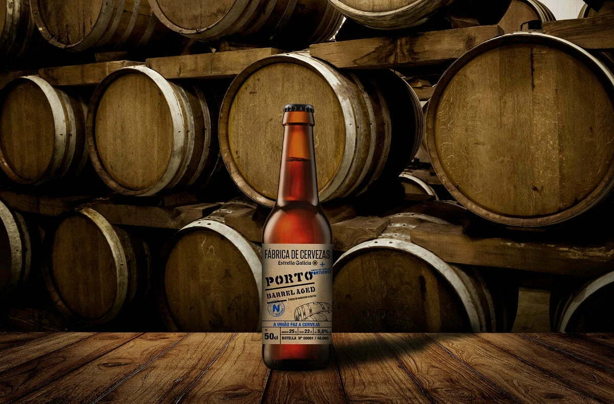 Estrella Galicia e Nortada lançam cerveja que maturou em pipas de vinho