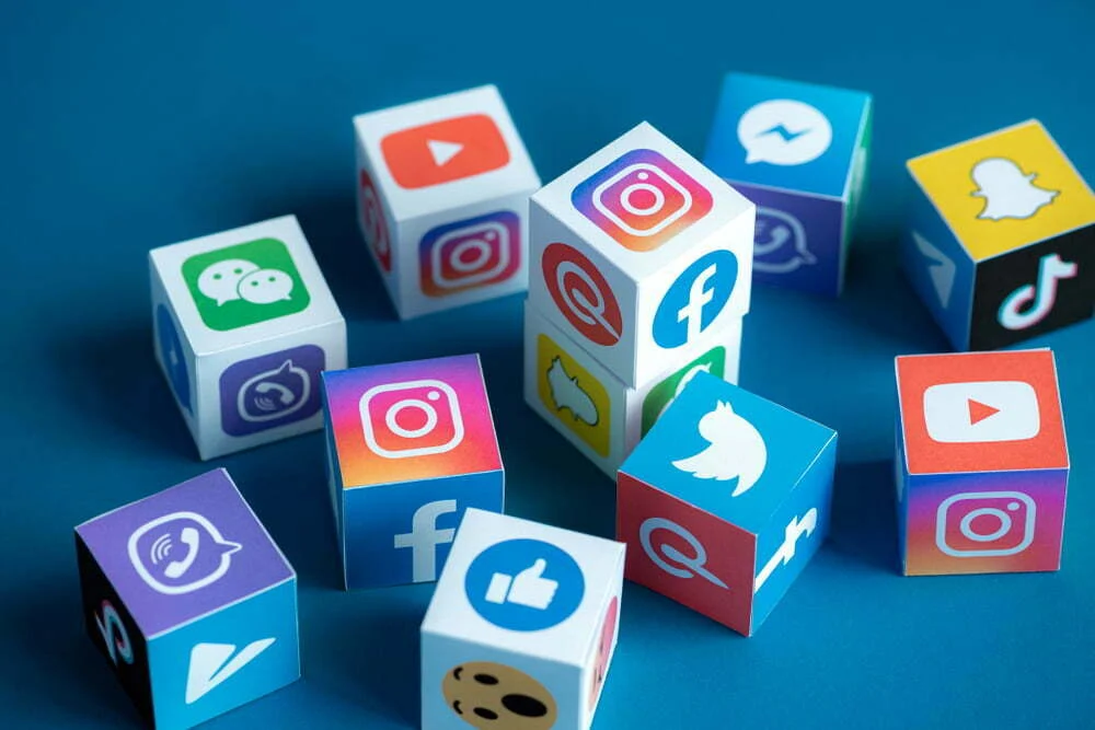 Marcas gastaram 930 mil milhões de dólares em publicidade nas redes sociais desde 2017