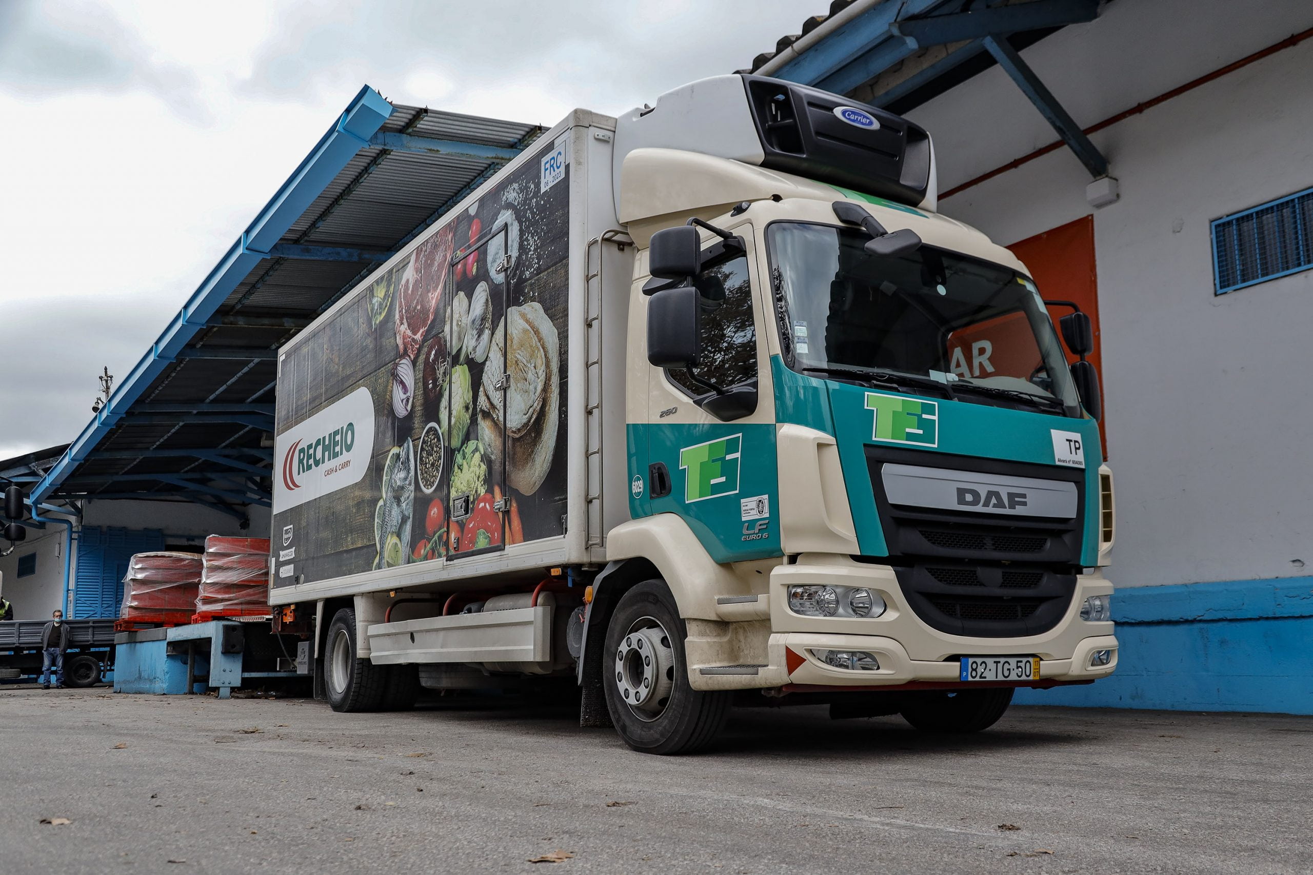 Amanhecer entrega 1.000 cabazes de Natal à Rede de Emergência Alimentar