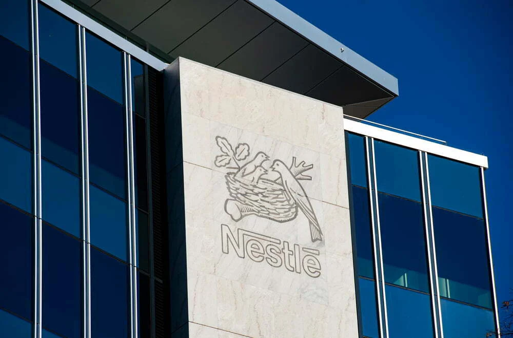 Nestlé abandona aliança global para redução das emissões de metano no sector leiteiro