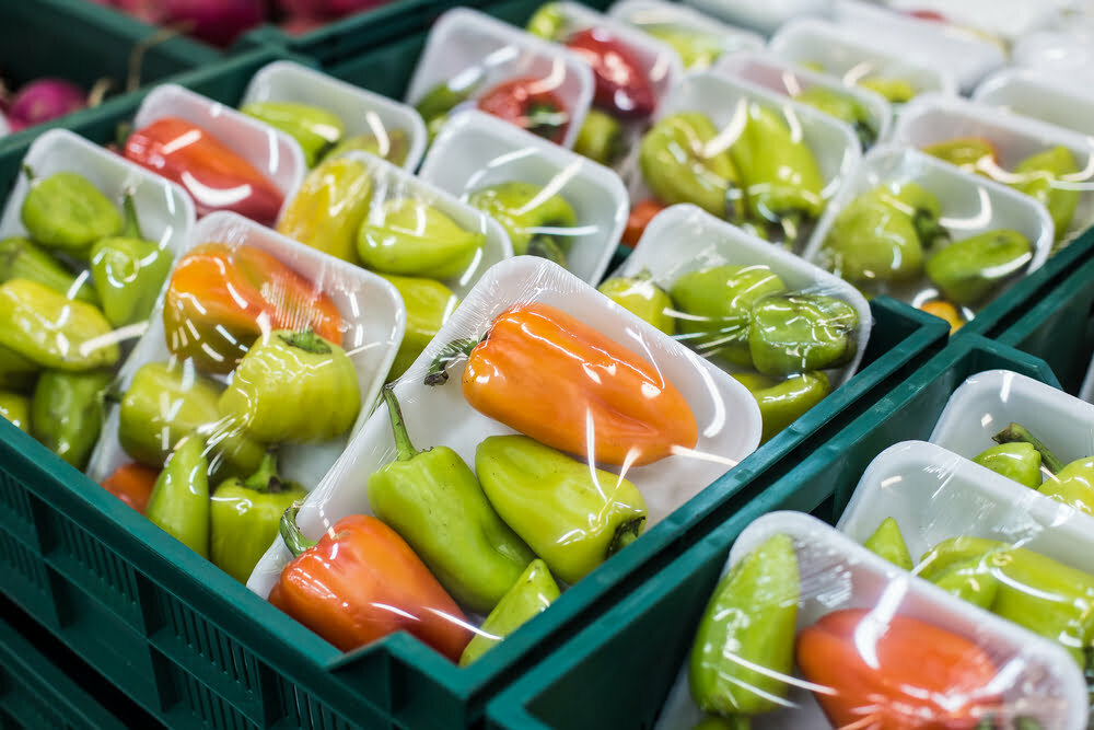 França proíbe embalagens de plástico em frutas e vegetais
