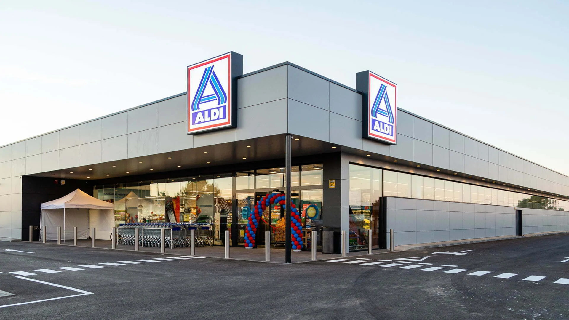 Aldi celebra 16 anos em Portugal com aberturas de lojas e reforço da capacidade logística