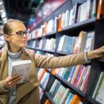 Pretty,,Young,Female,Choosing,A,Good,Book,To,Buy,In