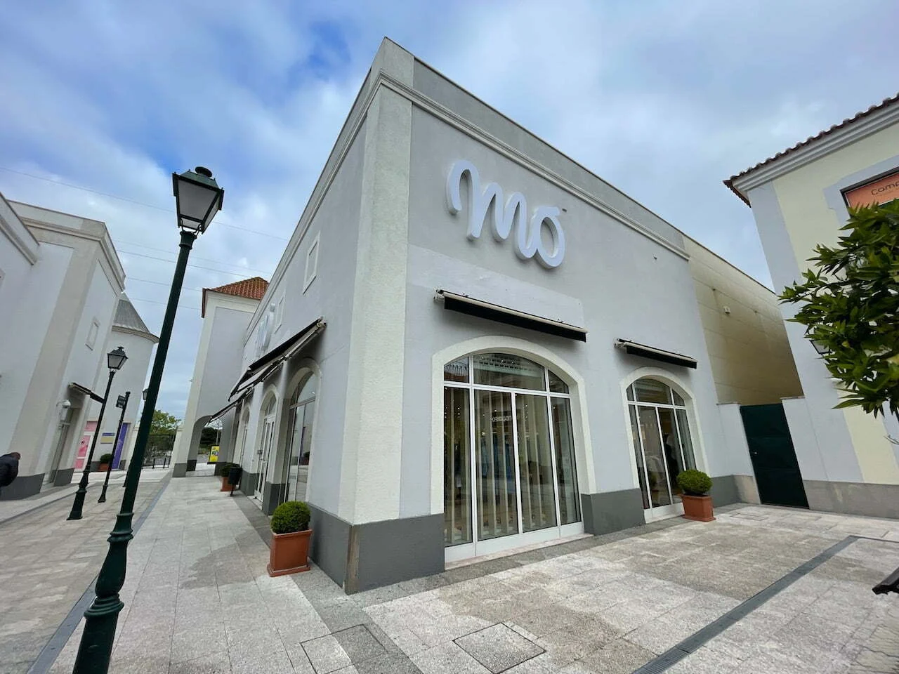 MO abre nova loja no Campera Outlet Shopping