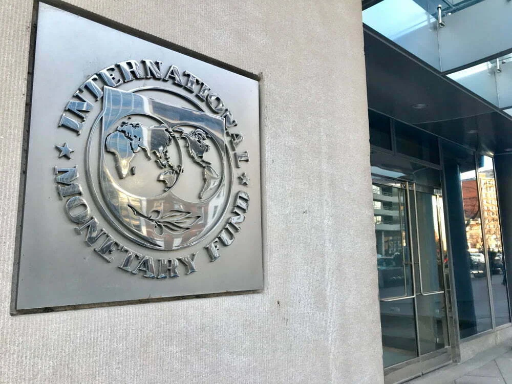 FMI mantém crescimento mundial em 3% em 2026, mas alerta para riscos elevados