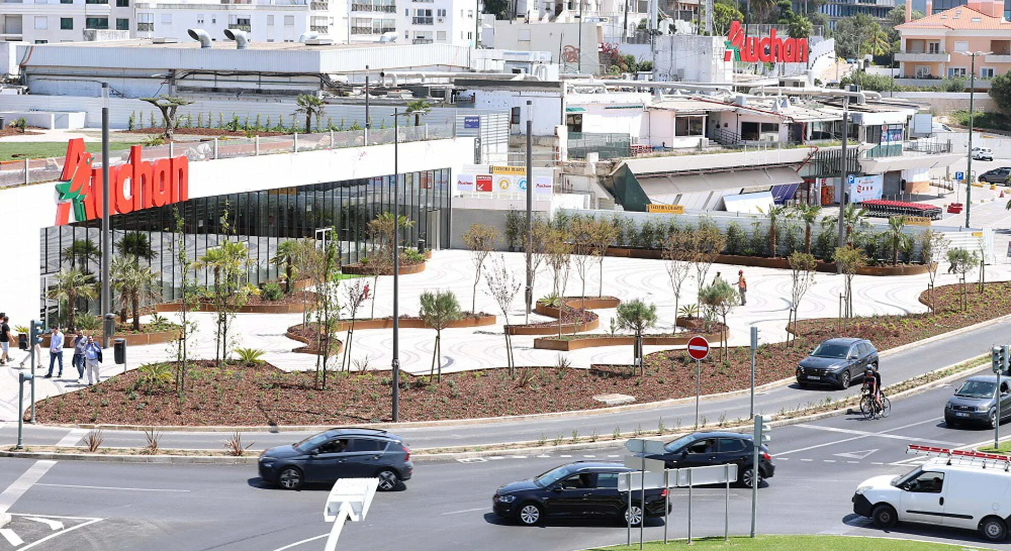 Auchan renova loja de Cascais