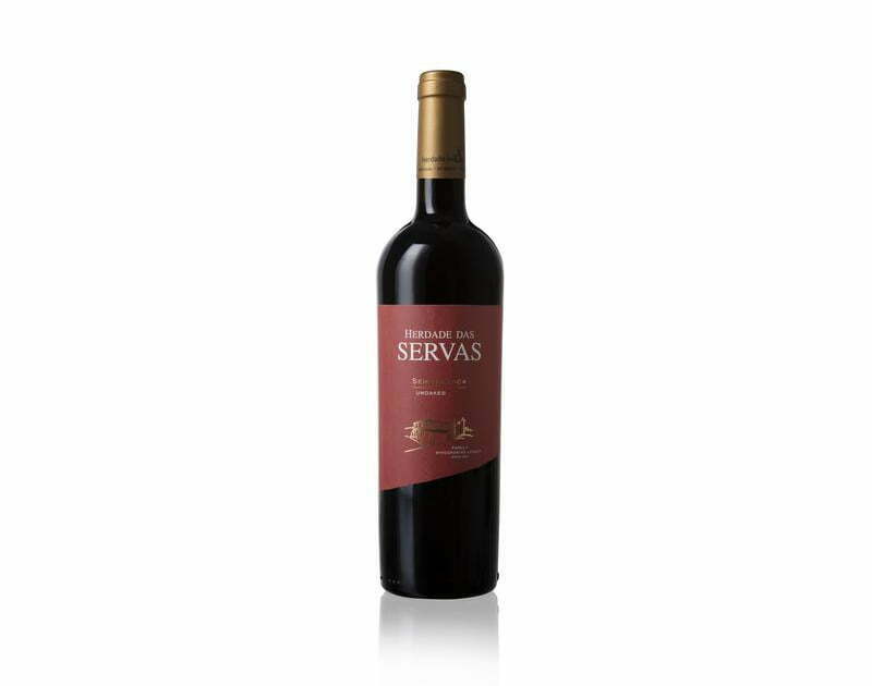 Herdade das Servas Sem Barrica Tinto 2021 chega ao mercado