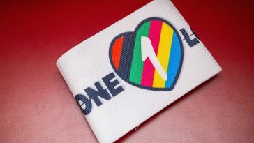 one-love-armband