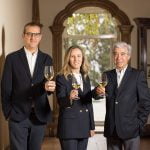 Dora Simões, presidente, Óscar Meireles (direita), vogal (comércio), e Rui Pinto, vogal (produção), compõem a direção da Comissão de Viticultura da Região dos Vinhos