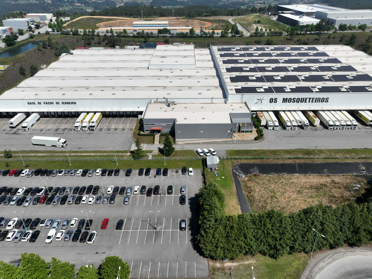 Sistema fotovoltaico na base logística do Grupo Os Mosqueteiros que permite cobrir 22% dos consumos de eletricidade