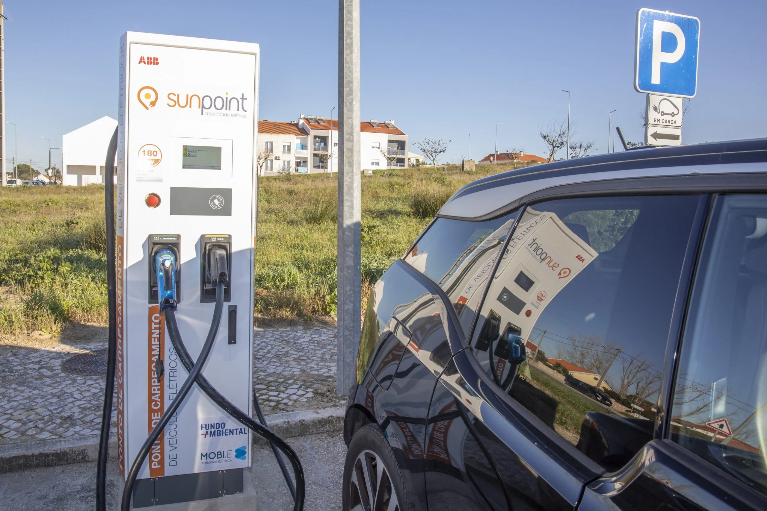 MOBI.E e Sunenergy inauguram novo posto de carregamento ultrarrápido de viaturas elétricas em Palmela
