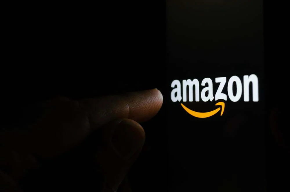 Amazon aumenta vendas e lucros graças à publicidade e inteligência artificial
