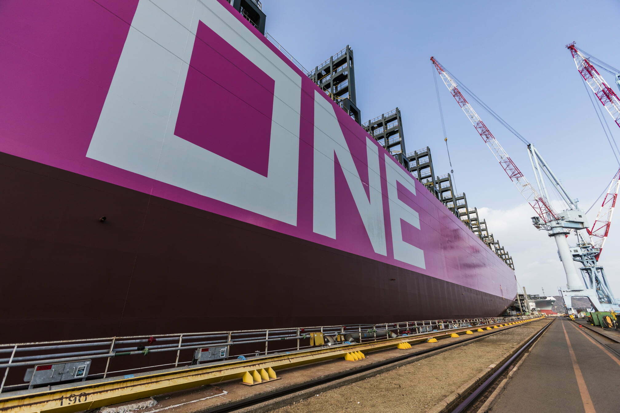 ONE encomenda 10 novos navios