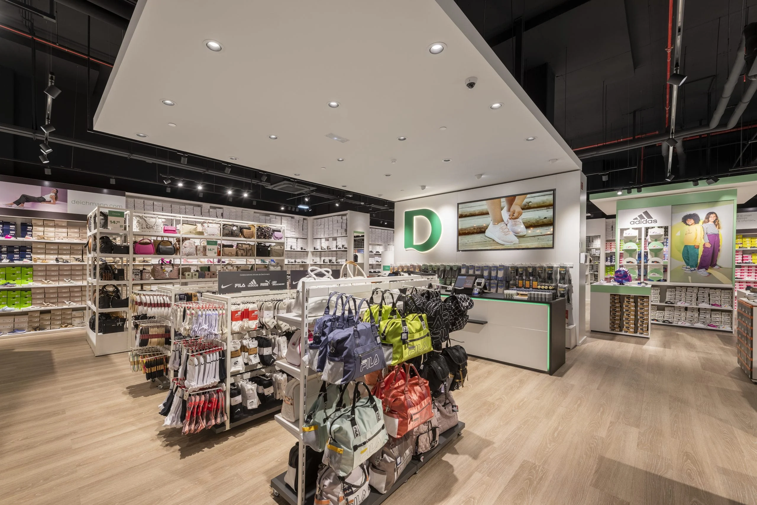 Deichmann renova loja no centro comercial UBBO