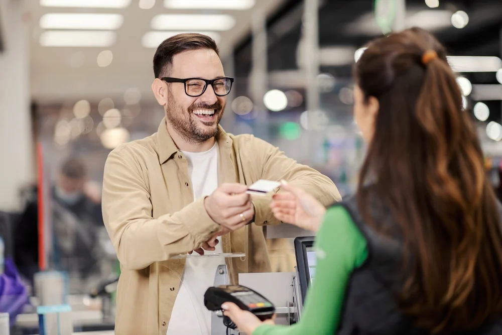 Cartões e dinheiro dominam pagamentos em Portugal, mas carteiras digitais e soluções móveis ganham peso
