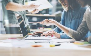49% dos colaboradores em Portugal já utilizaram Inteligência Artificial Generativa