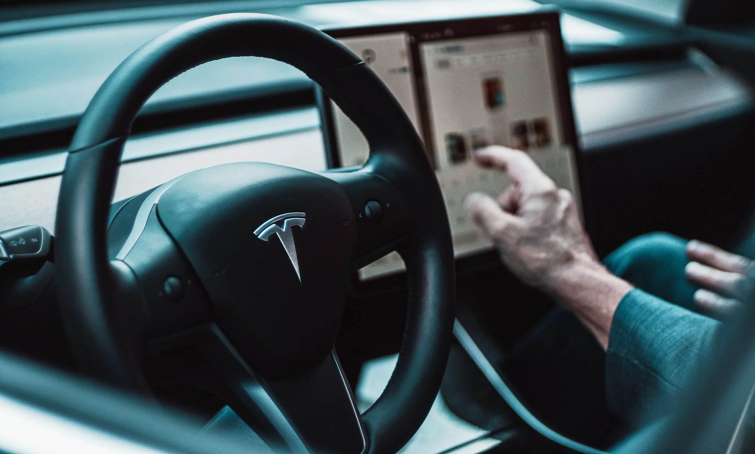 Tesla procura distanciar-se das cadeias de suprimento problemáticas de terras raras
