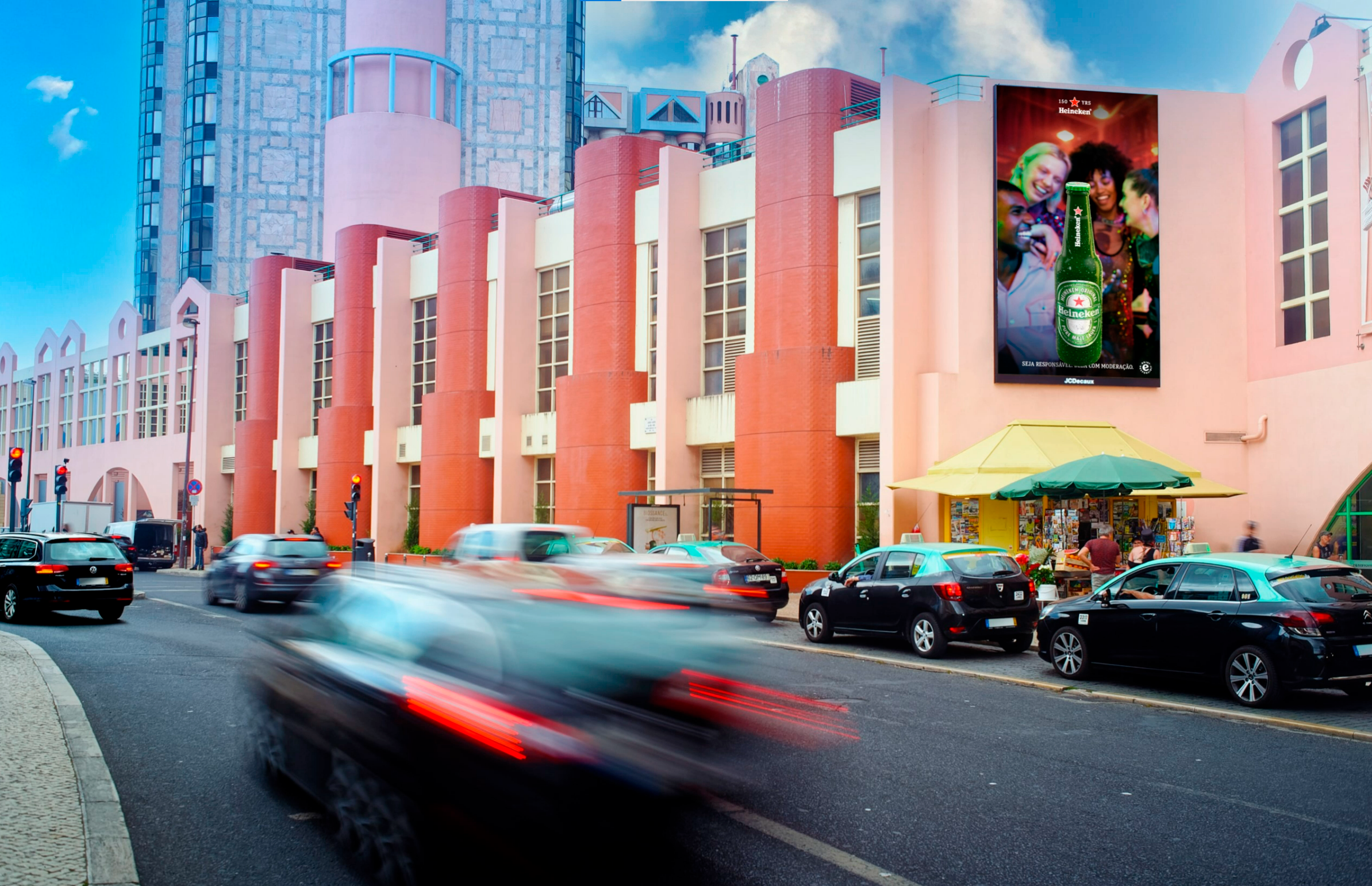 JCDecaux assinala os 150 anos da Heineken com campanha 3D nos ecrãs digitais de grande formato