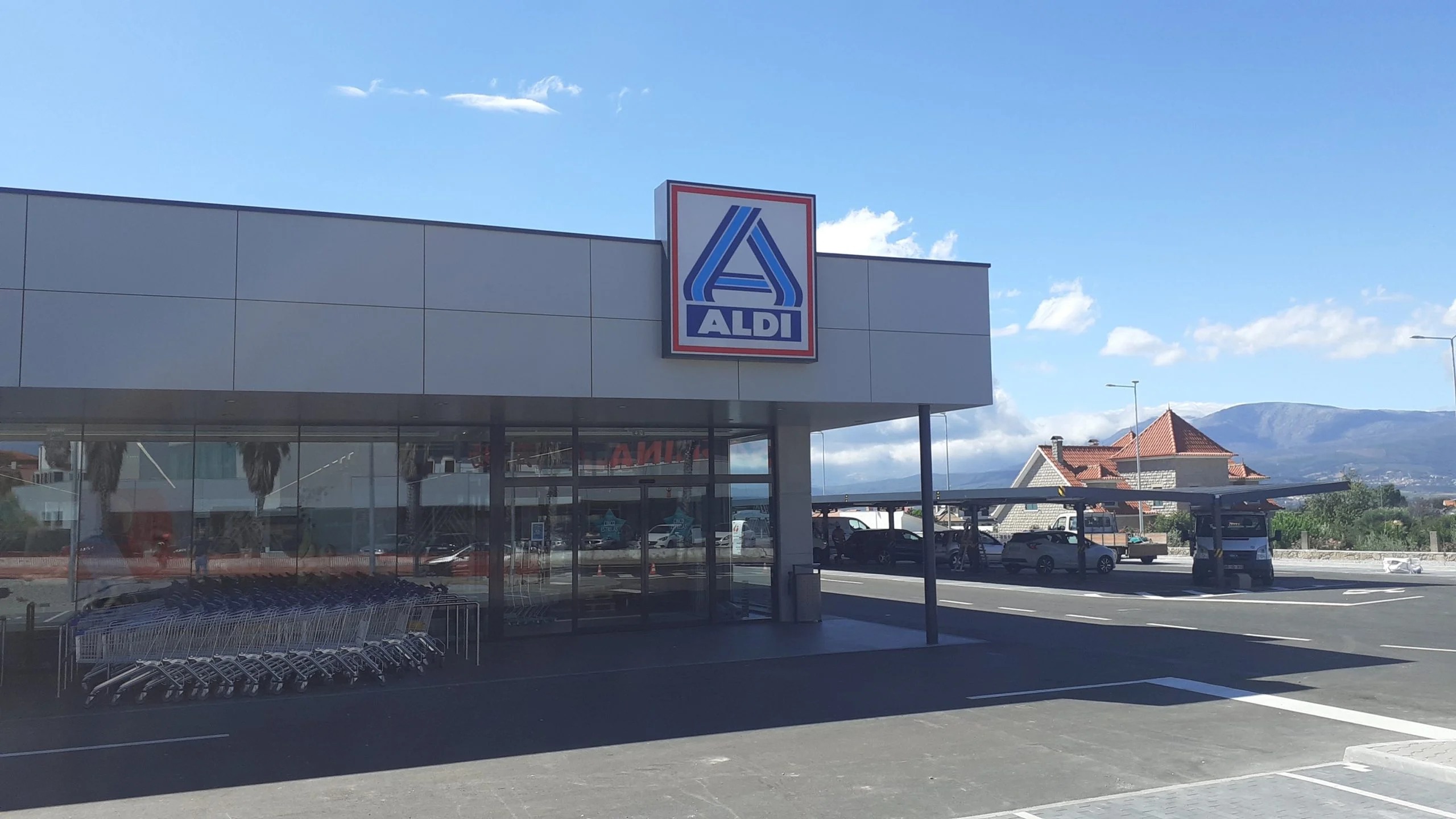 Aldi investe 4 milhões de euros em nova loja no Fundão