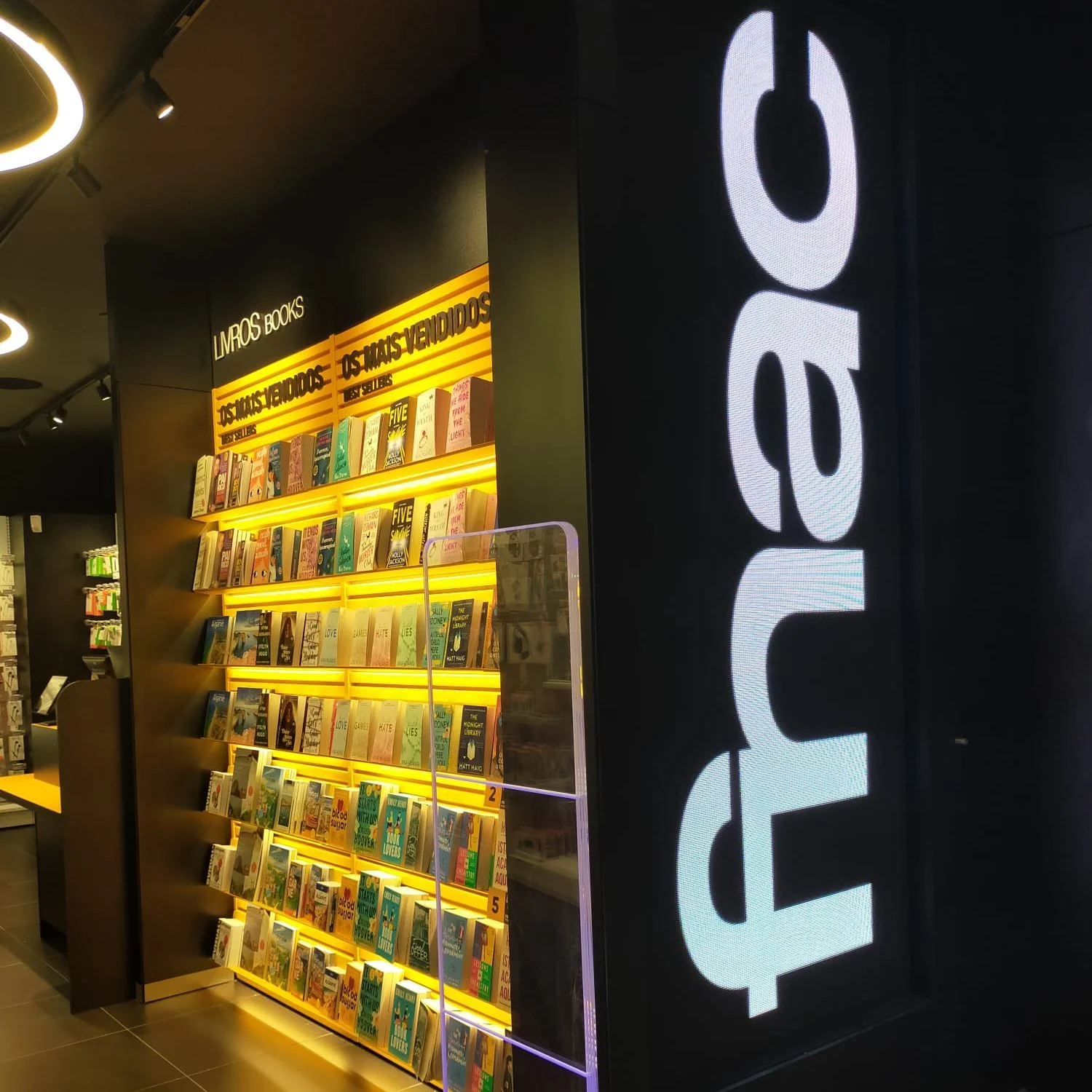 Fnac abre loja no aeroporto de Faro