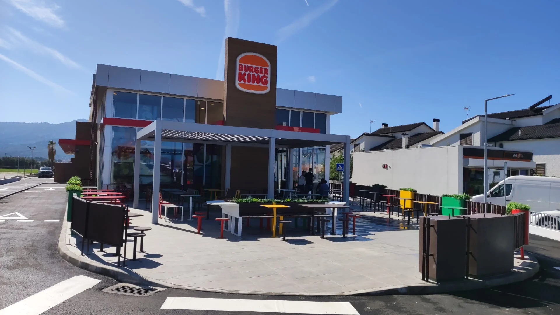 Burger King inaugura restaurante no Fundão