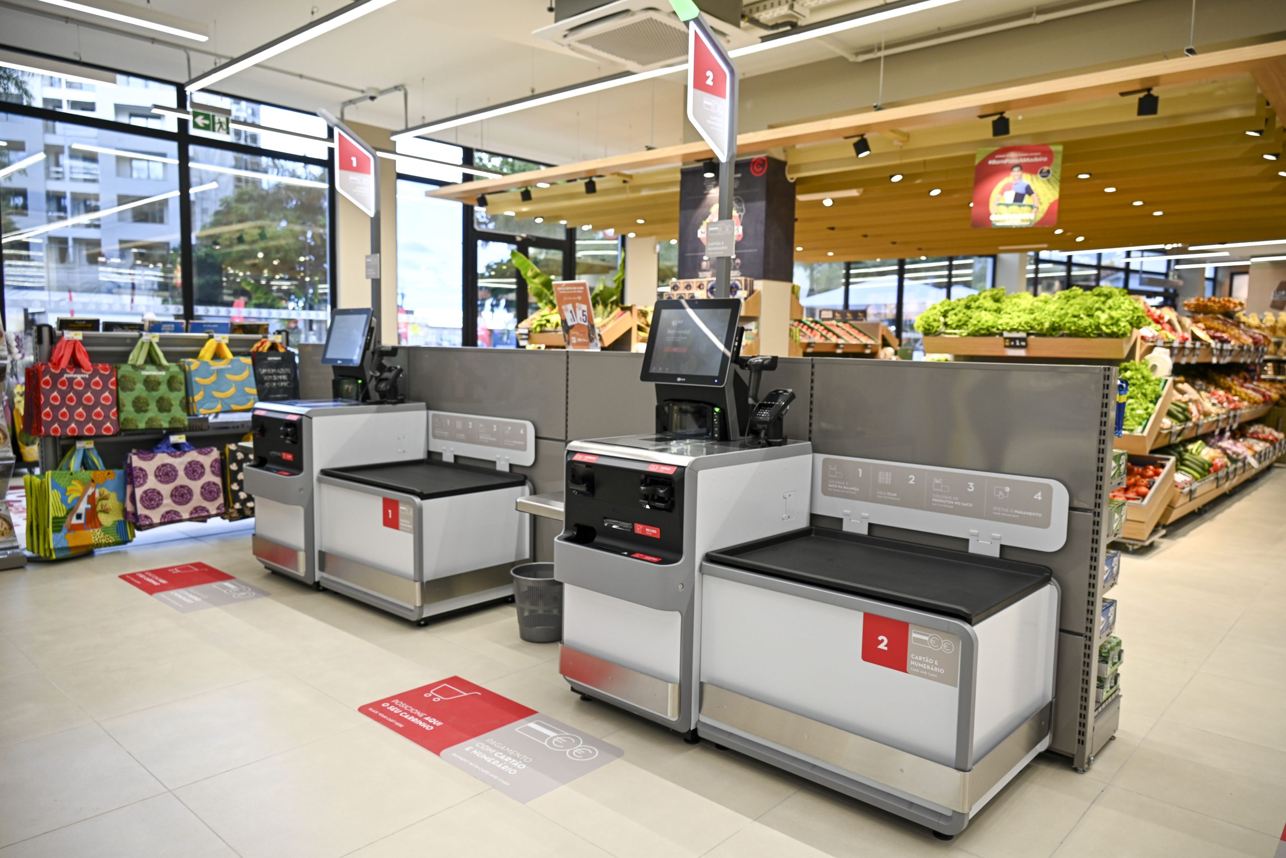 Continente vai expandir o sistema de self-checkout a mais lojas