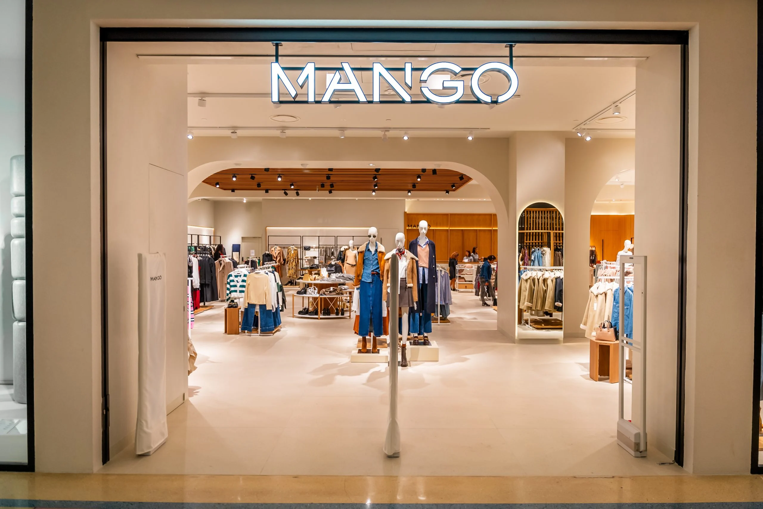 Mango celebra três décadas em Portugal com renovação da loja mais antiga no país