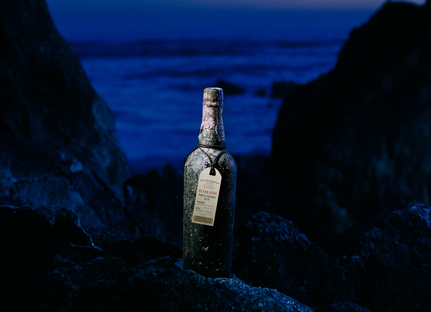 Van Zellers & Co emerge primeiro Porto Vintage a estagiar no fundo do mar