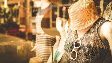 Female,Mannequins,Inside,A,Fashion,House,,Color,Effect