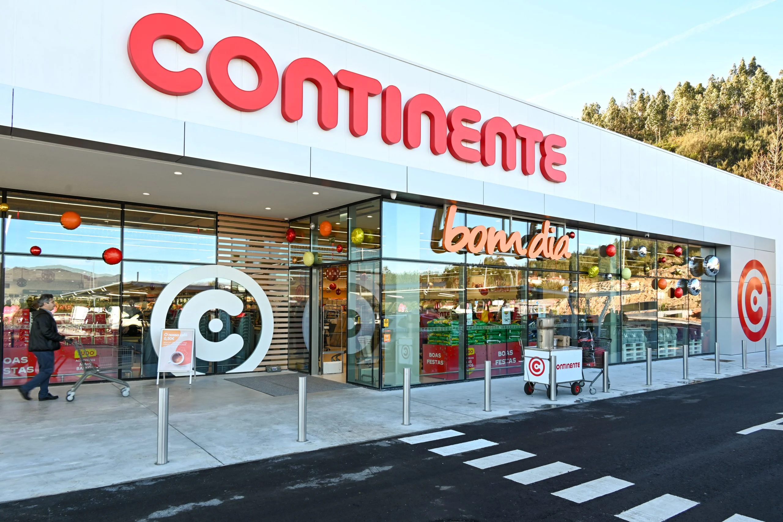 Continente abre 1ª loja em Oliveira de Frades