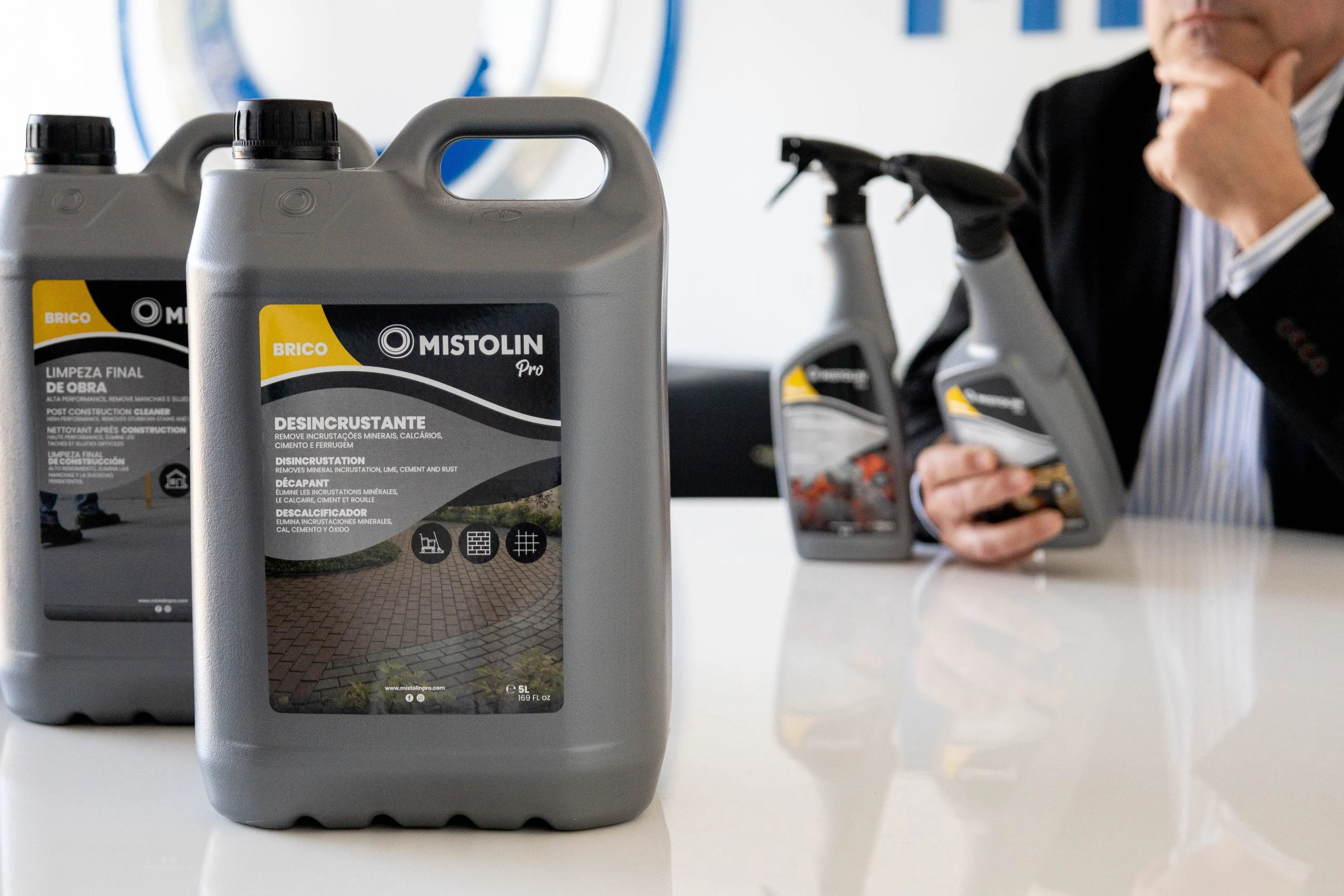 Mistolin Profissional cria submarca: Mistolin Pro Brico