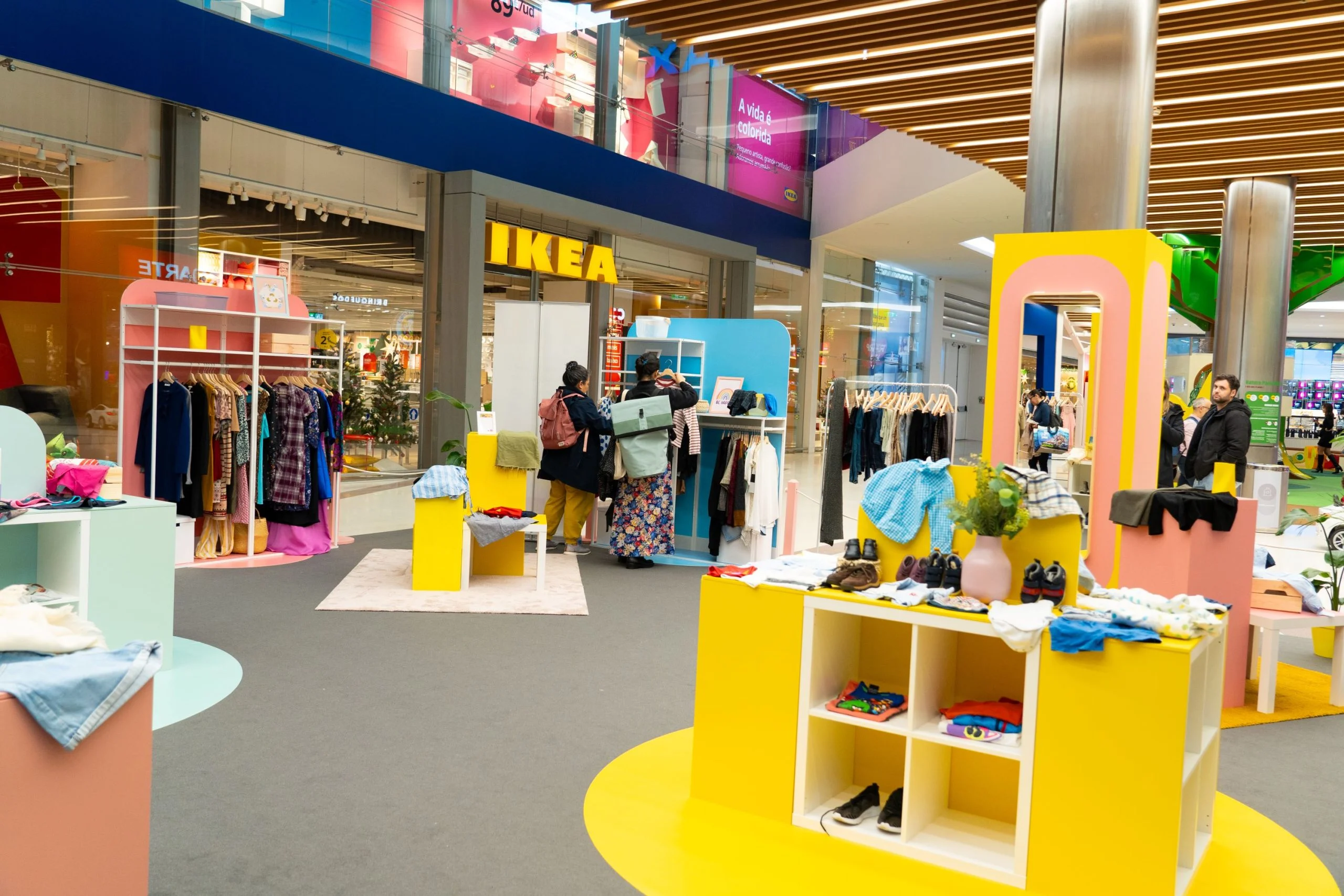 MAR Shopping Algarve e MAR Shopping Matosinhos ajudam a prolongar a vida de 12.500 peças de roupa e acessórios