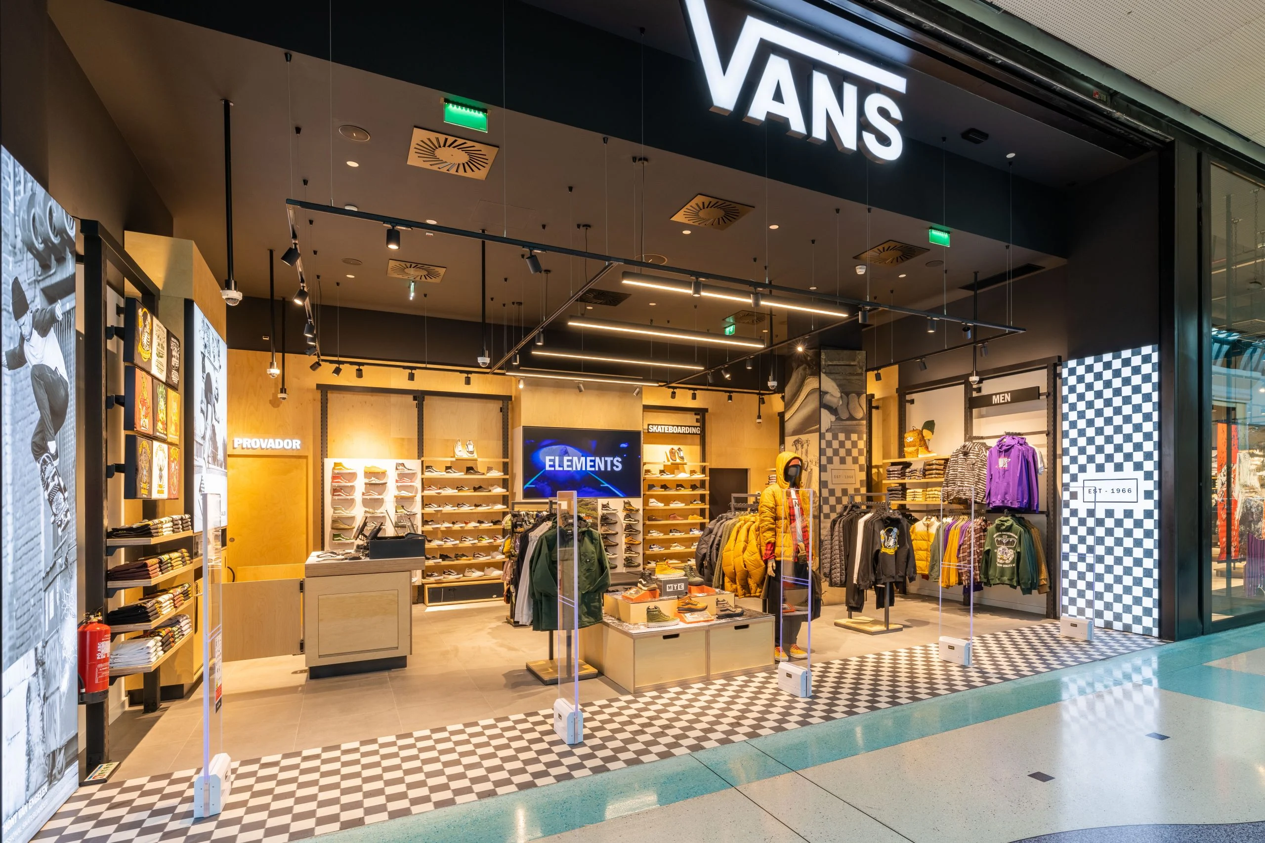 Vans reforça presença nacional com abertura de loja no Centro Colombo
