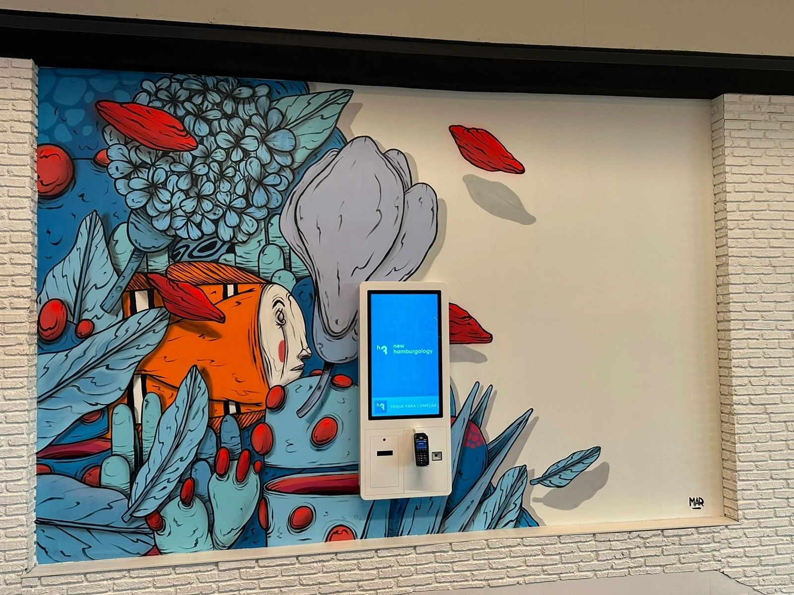 h3 reforça novo conceito de loja com aposta na arte urbana