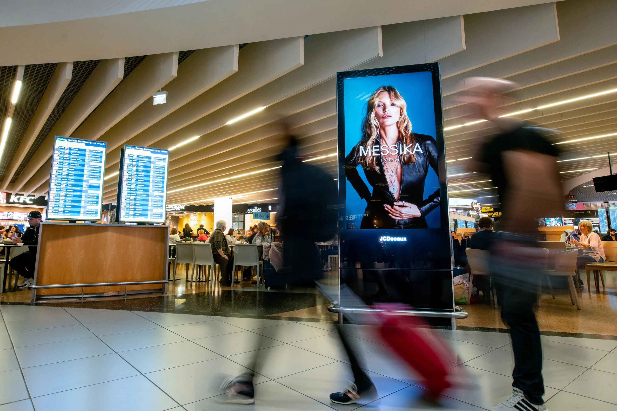 JCDecaux lança a primeira oferta programática DOOH internacional em aeroportos