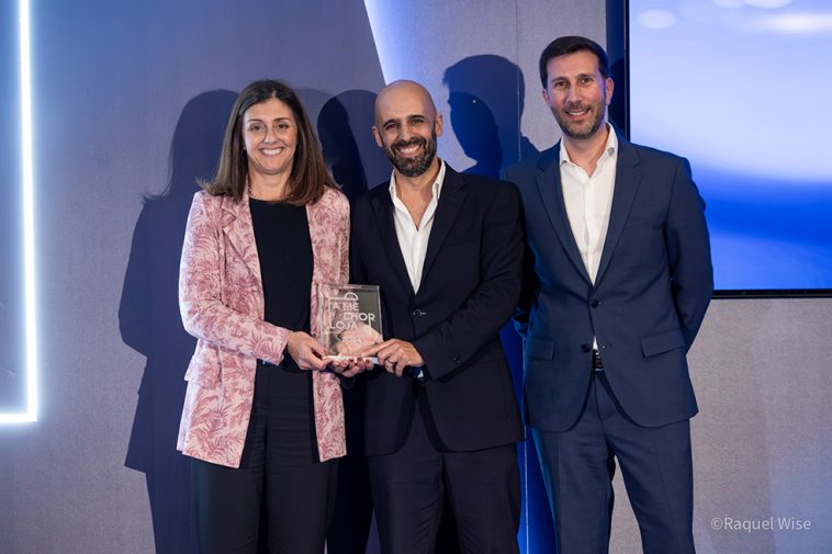 Mariana Lino, coordenadora de Responsabilidade Social e Impacto Local, Tiago Vaz André, coordenador de Projetos de Desenvolvimento Sustentável e Impacto Local do Pingo Doce, e Flávio Guerreiro, Country Manager da LPR Portugal