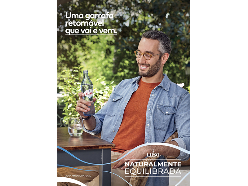 Garrafa de vidro retornável é protagonista na campanha da Água de Luso