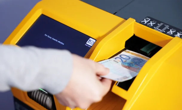 Gasolineiras, tabaqueiras, lojas de alimentação e de construção entre os que mais investem em soluções de gestão e automatização de numerário