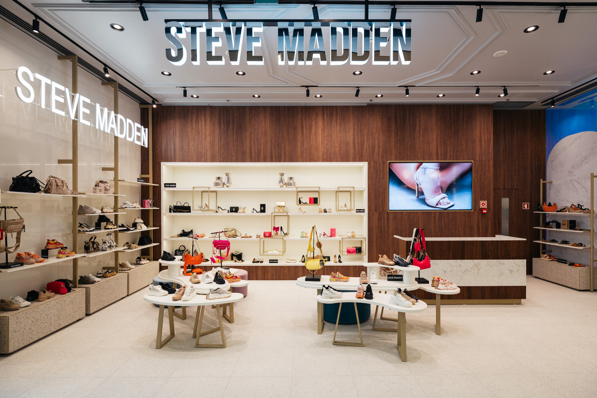 Marca americana de calçado e acessórios Steve Madden já chegou a Cascais