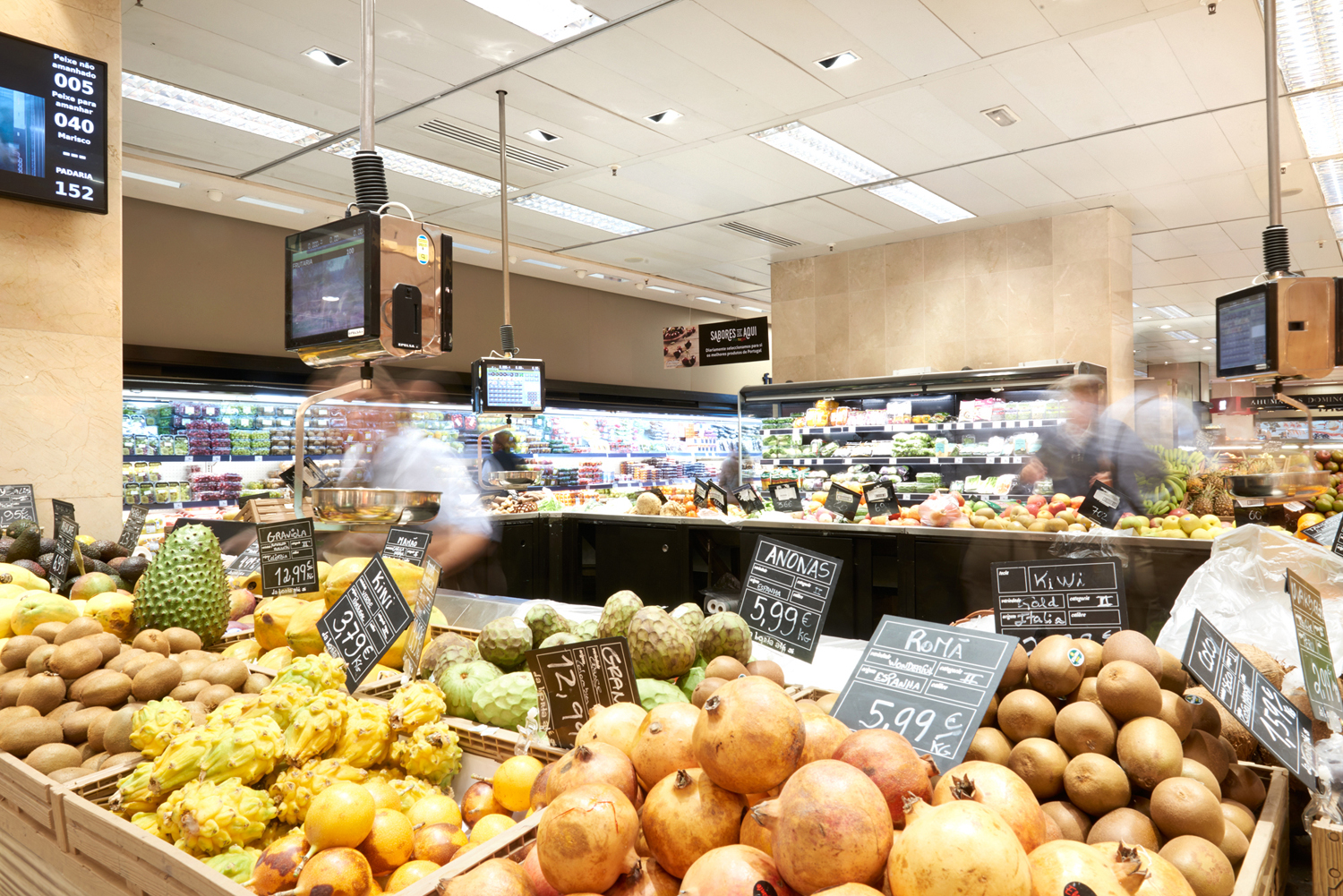 El Corte Inglés doa 105 toneladas de alimentos