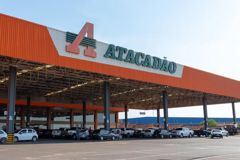 Carrefour inaugura a primeira loja Atacadão em França