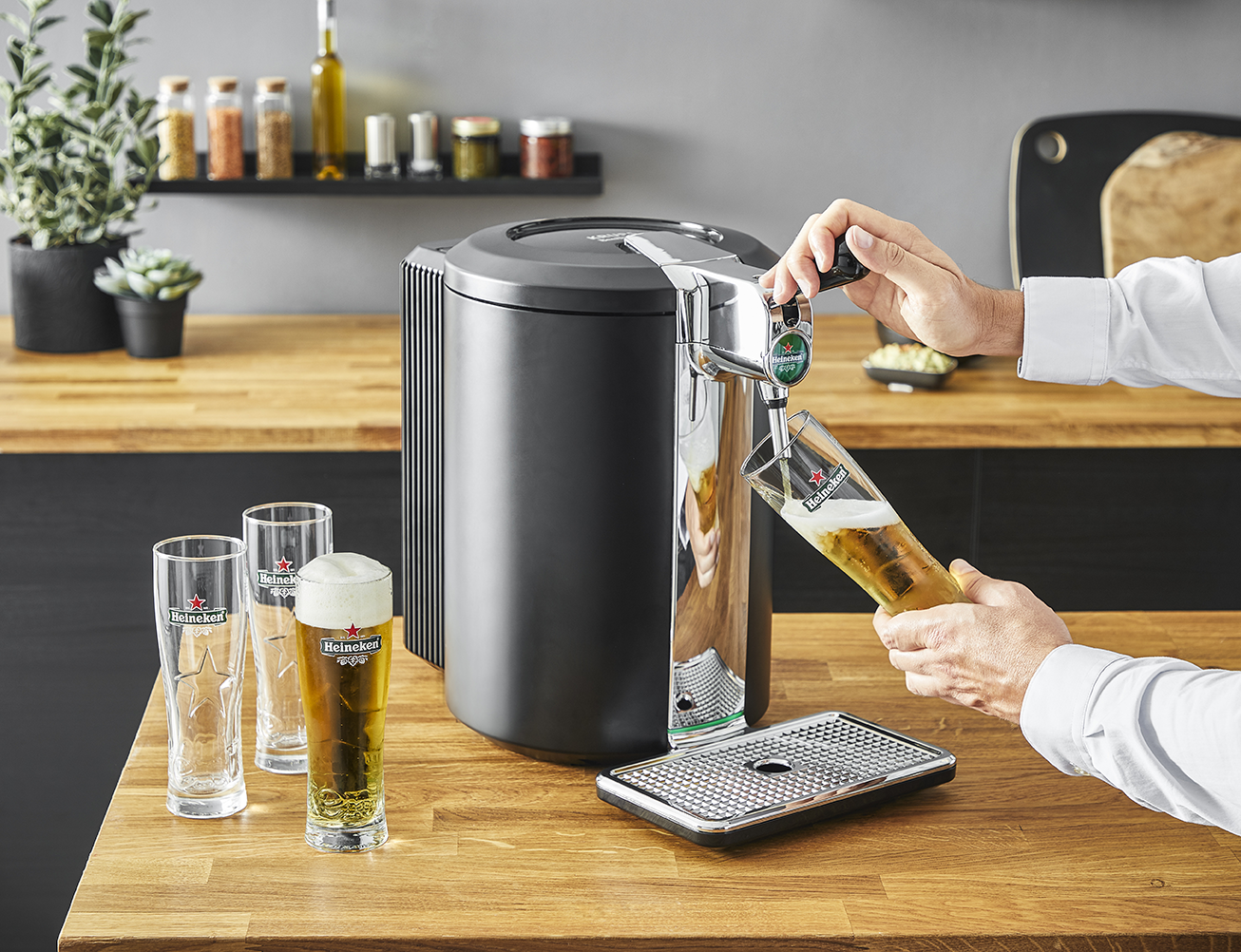 Krups lanza una nueva máquina de cerveza de barril en asociación con Heineken