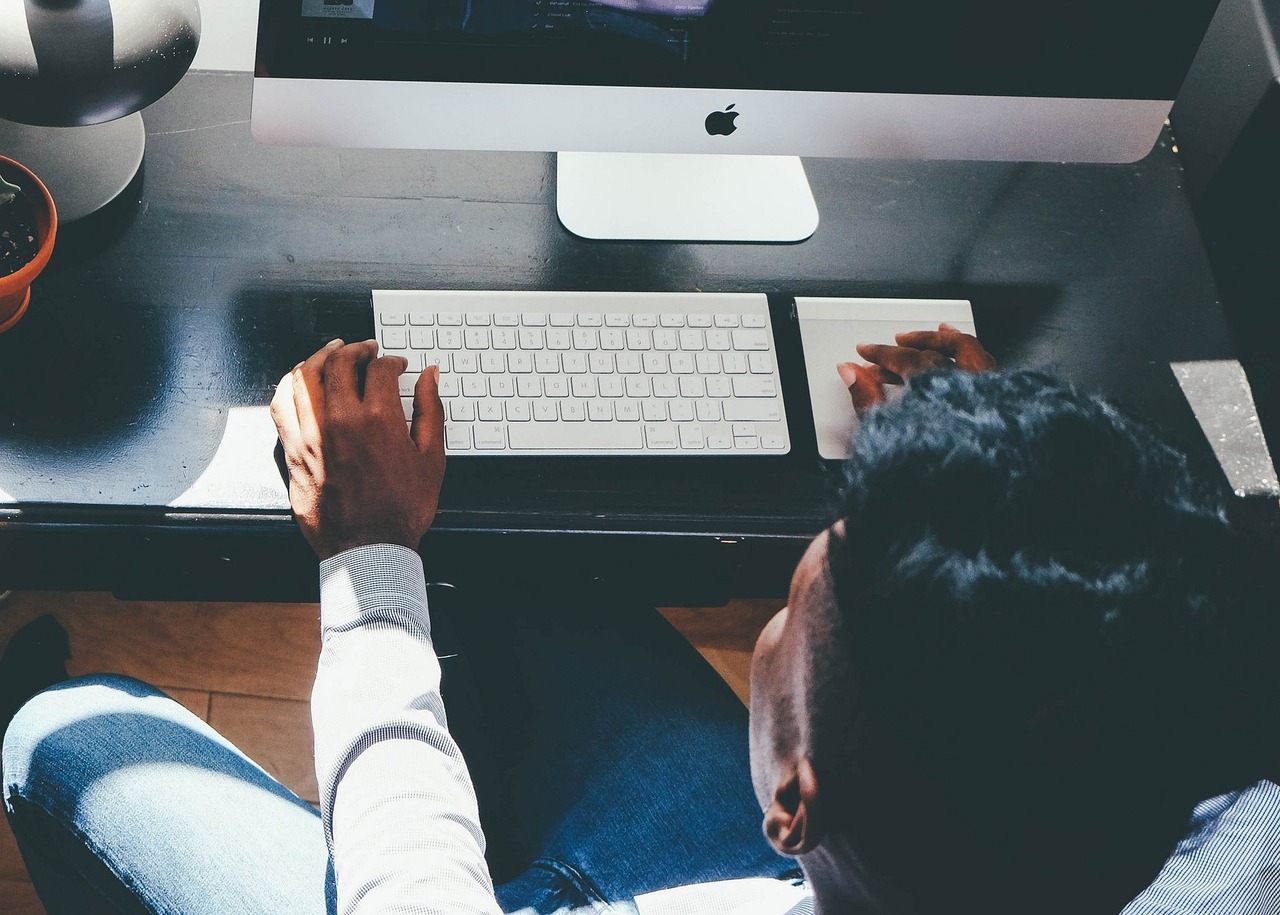 Sabia que as cadeiras gaming podem também ser usadas em ambiente de escritório?
