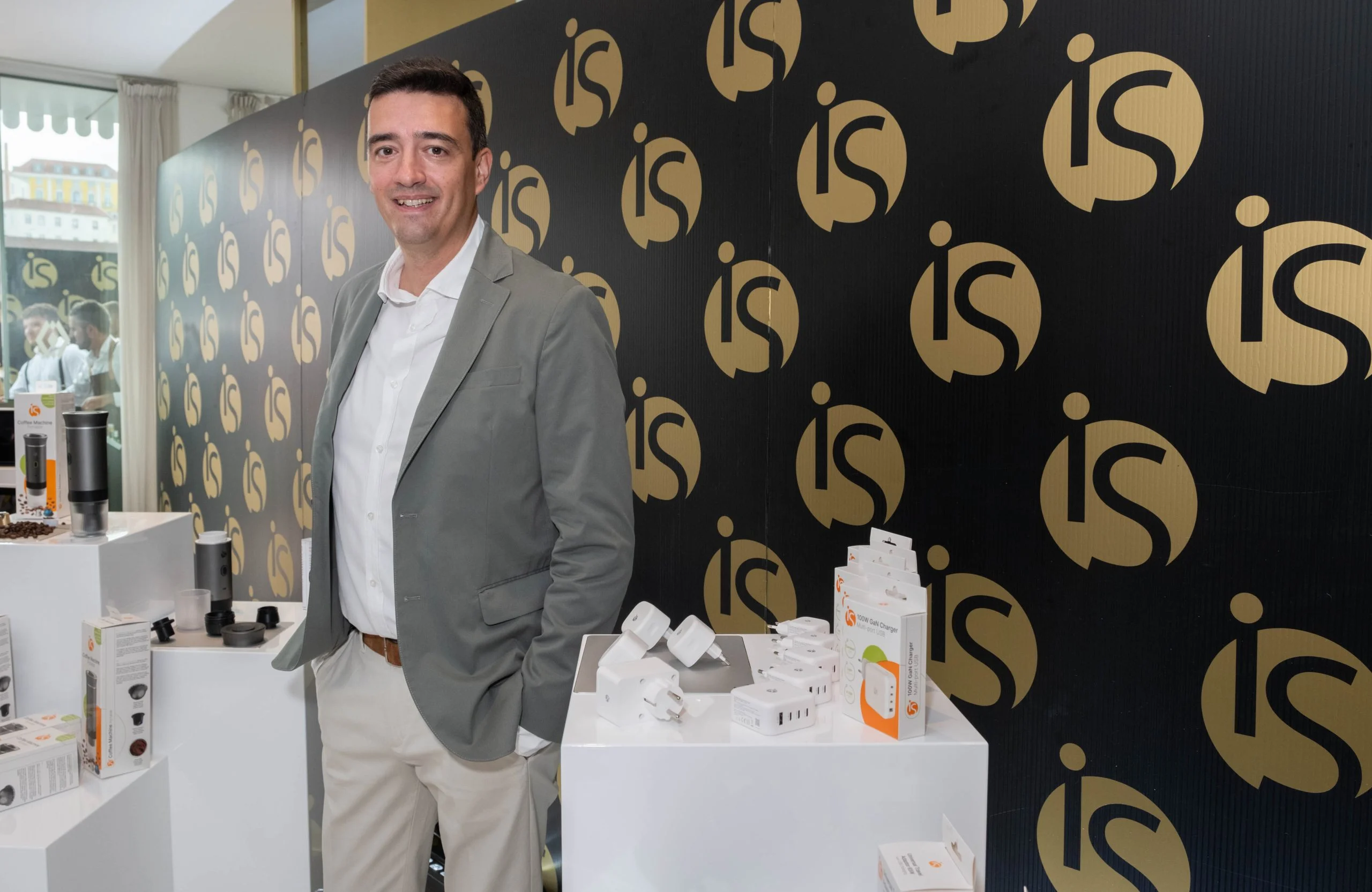 iServices inaugura a primeira loja exclusiva da marca própria iS